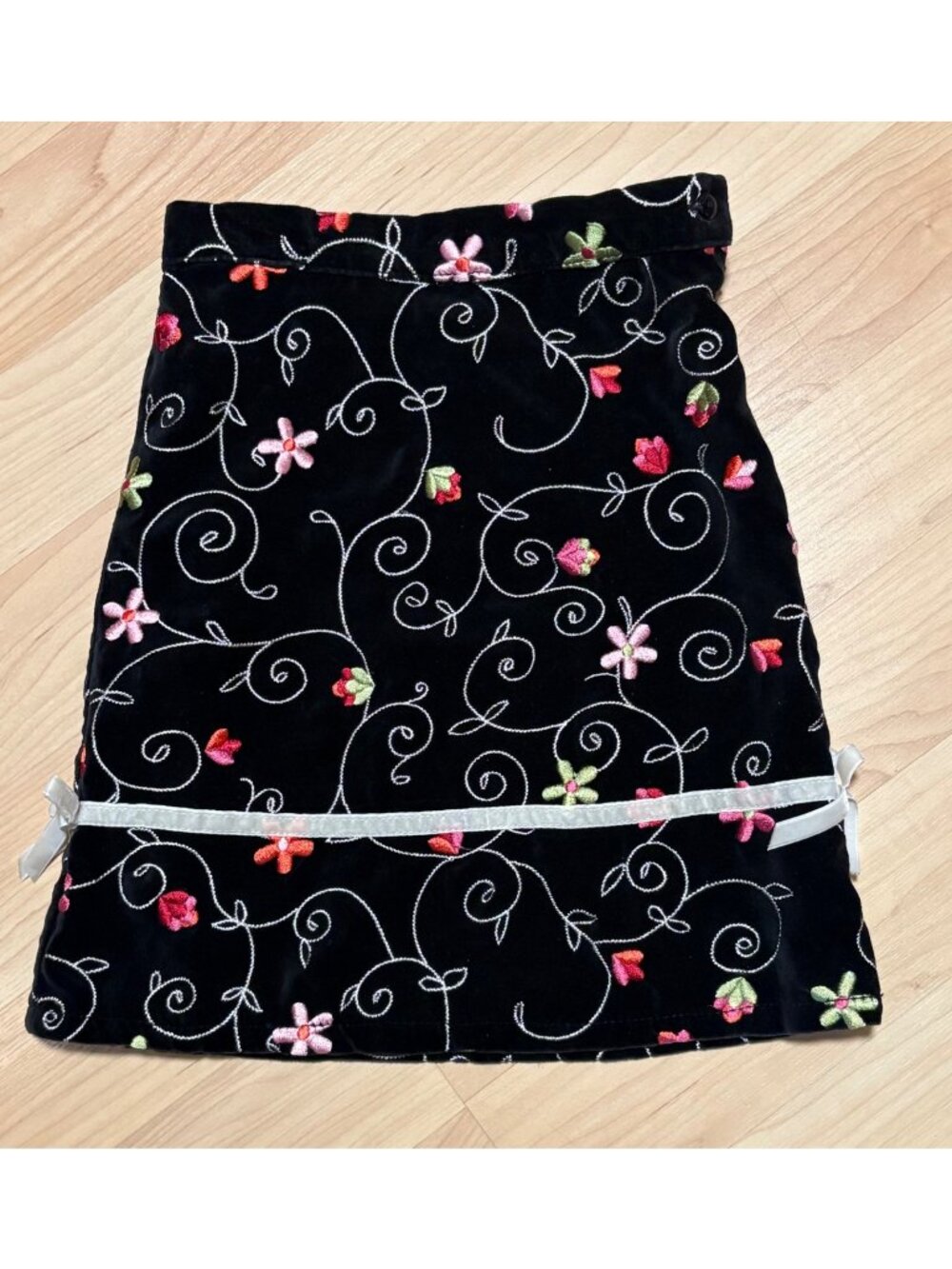 The Childrens Place Girls Size 5 Black Embroidered Floral Velvet Skirt Side Bows